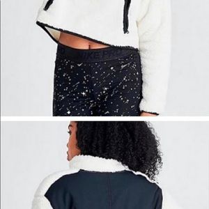 Nike crop white Sherpa fleece pullover- large